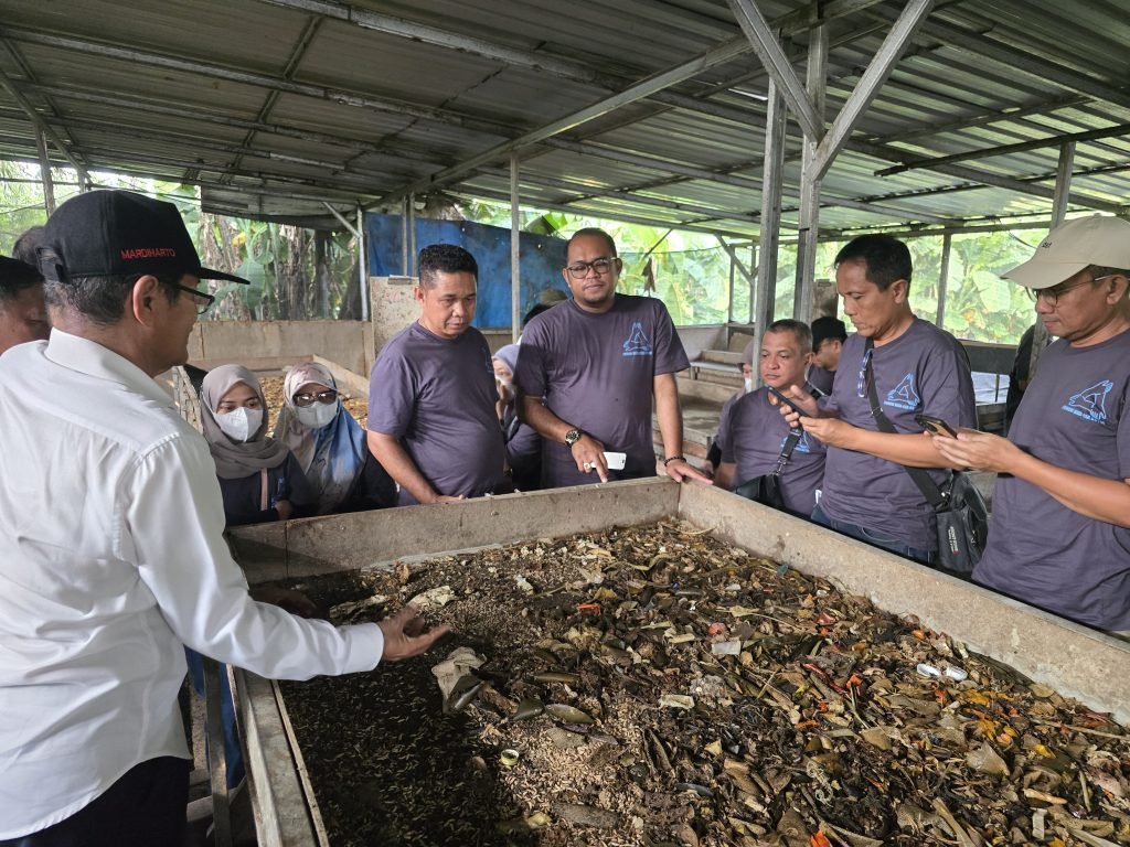 Wabup Kasmidi Kunjungi Pusat Budidaya Maggot di Sleman