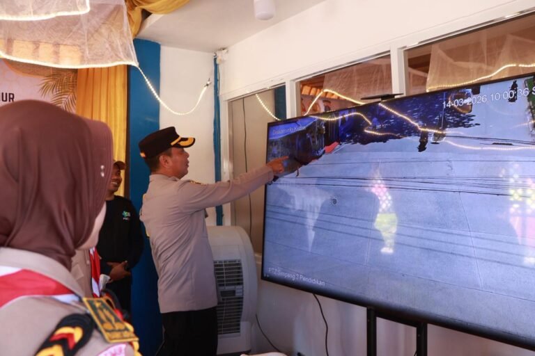 Pastikan Arus Mudik Aman, Kapolres Kutim Cek Pos Terpadu dan Command Center